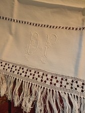 Antico asciugamano in lino cifrato DP, con pizzi, frange, gigliucci tutti a mano