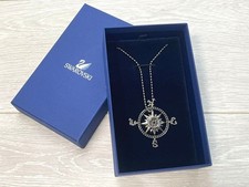 Collana con ciondolo bussola