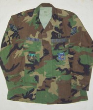 USAF CAMICIA MIMETICA in Woodland ORIGINALE, completa di Stemmi e Gradi, tg MS
