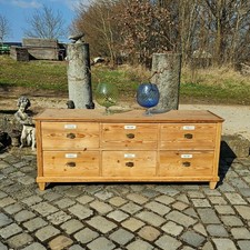 Vecchio antico armadio da