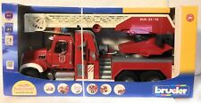Bruder 02821 - Camion dei pompieri MACK Granite autopompa Pompieri con spruzzo f