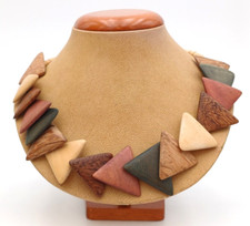 COLLANA GIROCOLLO TRIANGOLI MULTICOLORE DI LEGNO