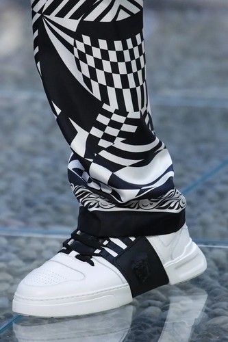 Sneakers basse alla moda - , in