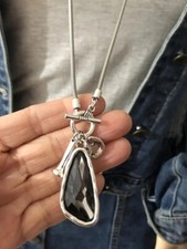 Collana moderna con ciondolo