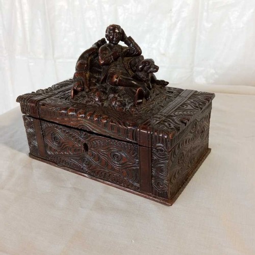 Scatola legno intagliato con - intagliato,