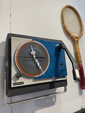 Orologio design da parete ricavato da vecchia fonovaligia anni ‘60