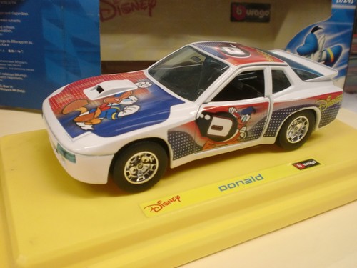 Burago auto porsche 924 - 1/24,
