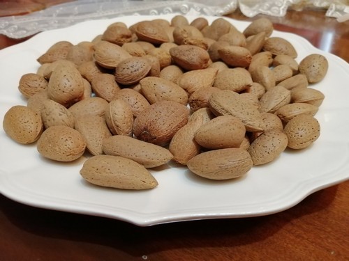 Mandorle con guscio buccia - mandorle,