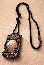 Antica collana Repousse Match