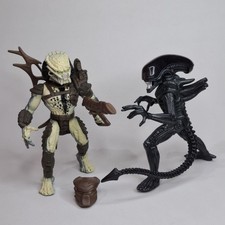 Aliens Vs Predator Renegade Predator + Warrior Alien Figure Kenner 1993 (C)