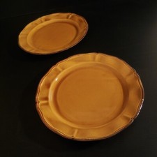2 Piatti Piani In Ceramica