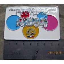 Distintivo vintage vespa world