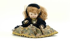 BAMBOLA LAURA IN PORCELLANA