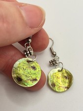 ORECCHINI CIRCUITO INTEGRATO su dischetto madreperla GIALLA decoupage boho chic.