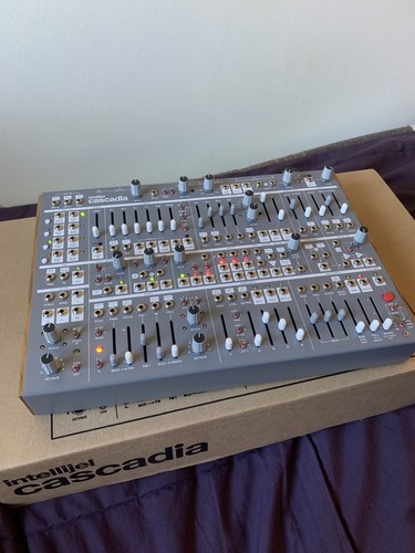 Intellijel cascadia eurorack - cascadia,
