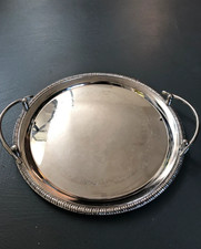 Vassoio tondo di metallo, 2