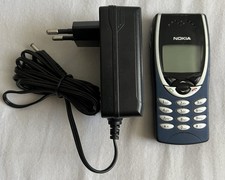 Cellulare Nokia 8210 con