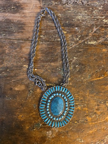 Collana con ciondolo ovale - , in