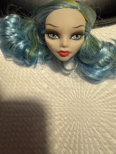 Ghoulia yelps rullo solo testa