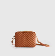 BORSA A TRACOLLA TRAPUNTATA IN