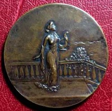 Donna Che Canta Con Una Lira