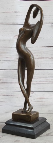 Statua scultura astratta