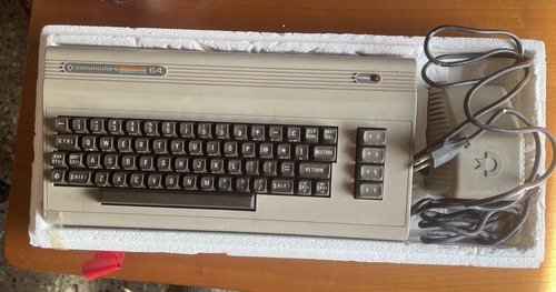 Commodore con polistirolo - c,
