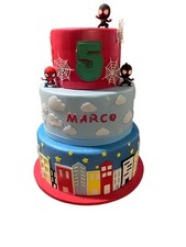 Torta scenografica a tema Super Eroi , torta finta per compleanno
