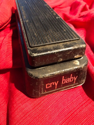 Cry baby wah - wah, degli
