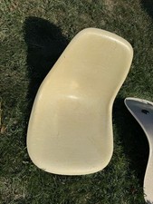 Sedia Eames Herman Miller vintage fienile guscio laterale fibra di vetro bianca valore acquisto