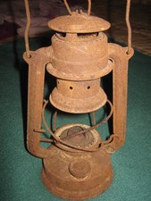 Militaria/Attrezzatura/Illuminazione" LANTERNA BABY "Made In Germany/Incompleta