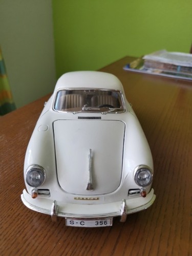 Modellino auto bburago - 1:18,