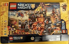 Vendo LEGO 70323 NEXO KNIGHTS JESTRO'S VOLCANO LAIR con scatola ed istruzioni 