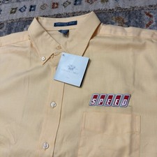 Camicia nuova con etichette
