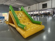 Trampolino Galleggiante Gonfiabile Parco Triangolo Acquascivolo per Adulti Bambini