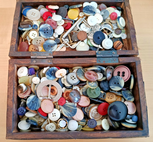Lotto vecchi bottoni - e, fibbie