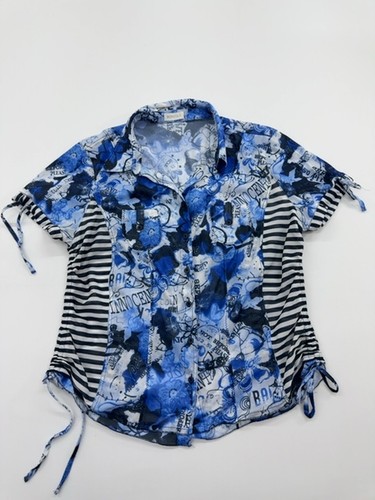 Blusa blu con - e, bottoni