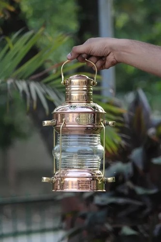 Antica lanterna lampada olio - lanterna/lampada, a
