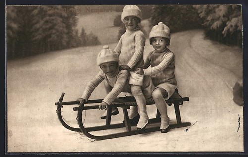Bambini una slitta nella - bambini,