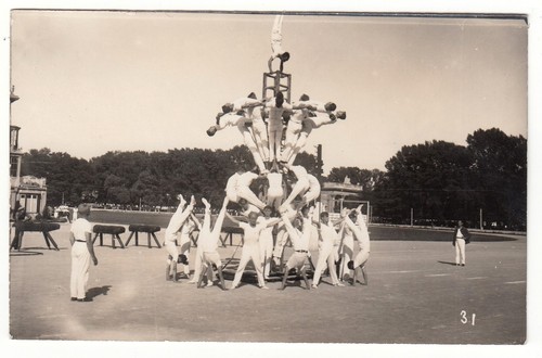 Ginnasti atleti a piramide - 2.),
