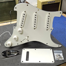 Fender Player Strat Pickguard