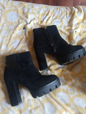 ?Scarpe Usate da donna n36 ma vestono un n37?