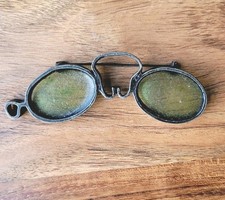 Spilla brutalista MR. WE