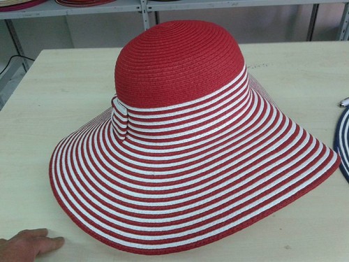 Cappello rosso elegante - cappello,