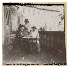 Tre Donne Famiglia C1900