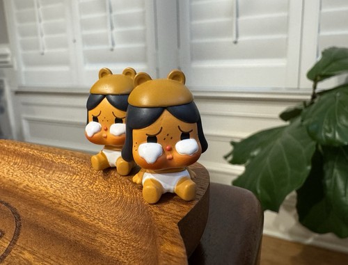 Popmart crybaby pop - popmart, 2