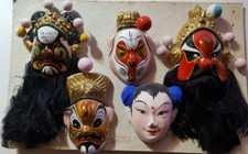 set di 5 piccole riproduzioni artigianali di antiche maschere teatrali cinesi