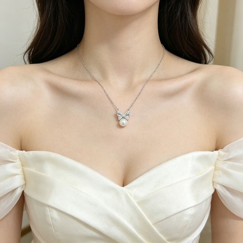 Collana con ciondolo - , in