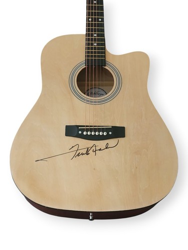 Chitarra acustica firmata