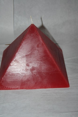 Candela cera rossa piramide